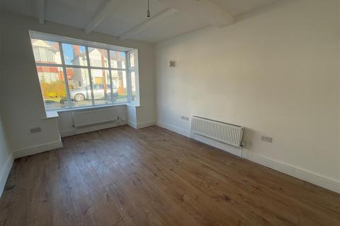 4 bedroom detached bungalow to rent, Beaumont Avenue, Wembley