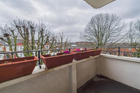 2 bedroom flat to rent, Caistor Road, Balham, London, SW12