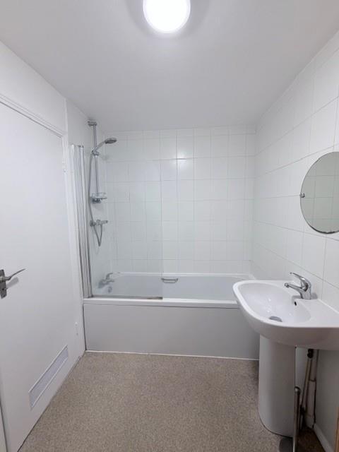 Bathroom2.jpg