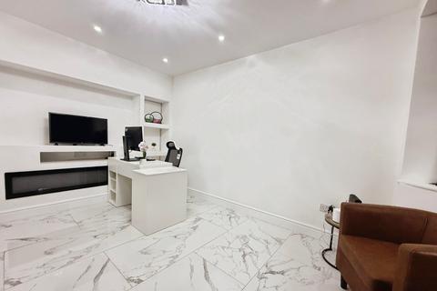3 bedroom terraced house to rent, Mygrove Gardens, Rainham, Essex