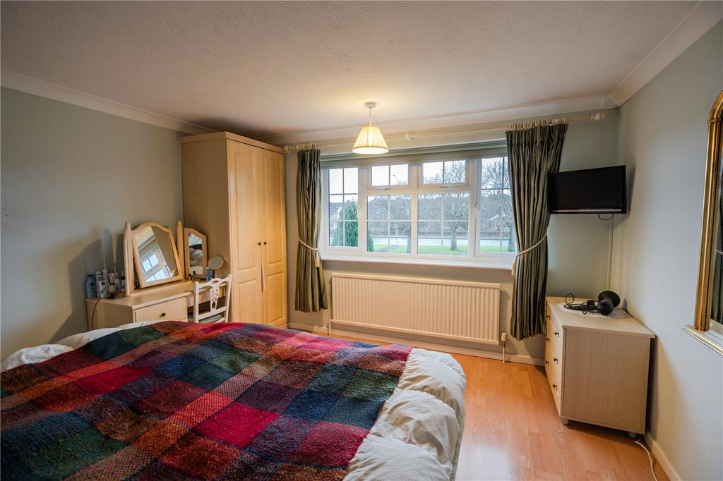 Bedroom 1 (2)