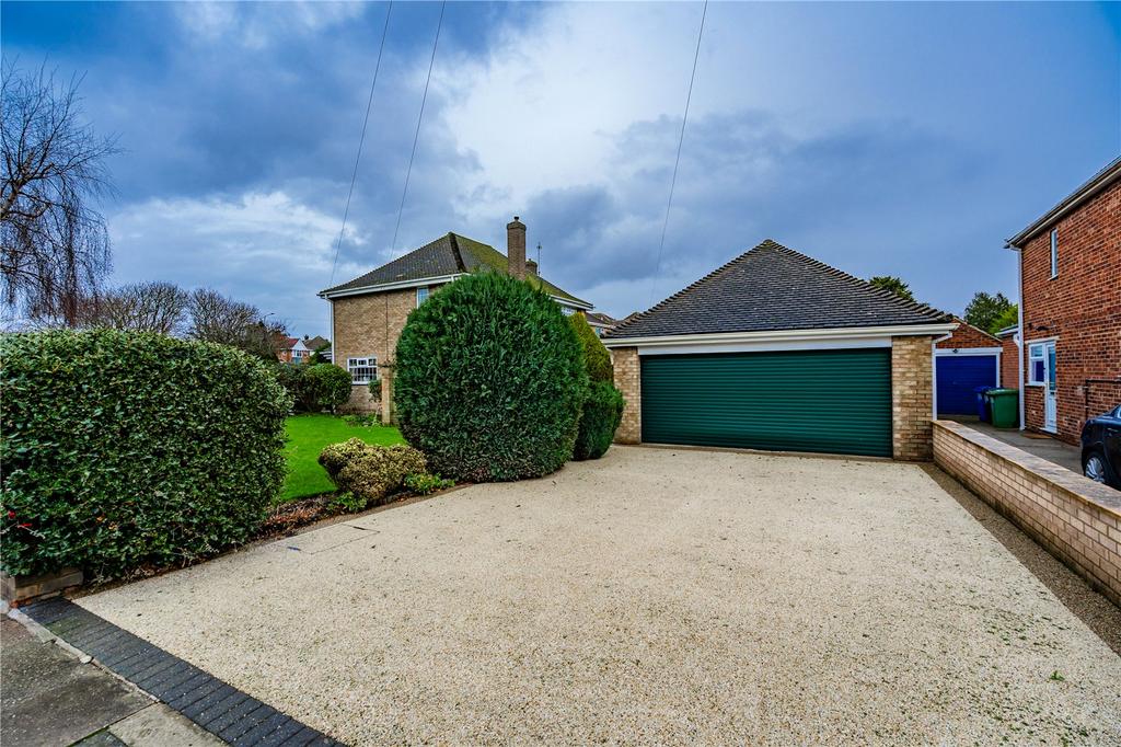 Drive/Garage