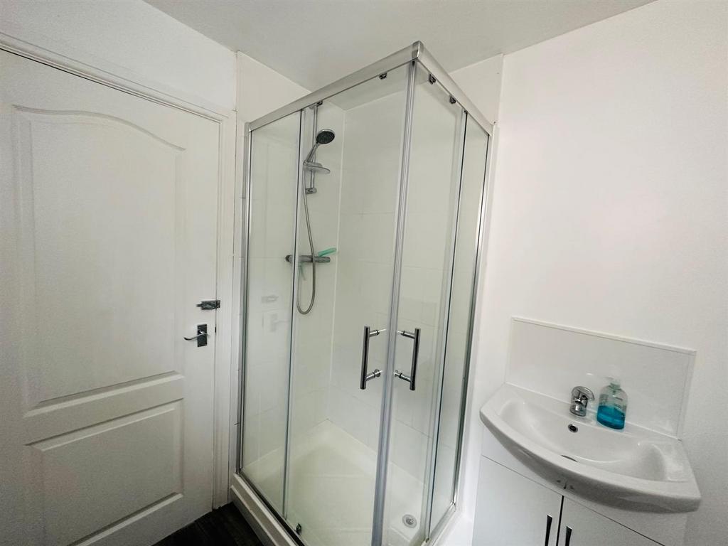Utility/shower room