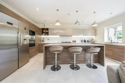 5 bedroom detached house to rent, Potter Street, Northwood HA6