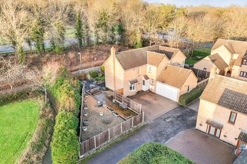 5 bedroom detached house for sale, Milfoil Avenue, Milton Keynes MK14