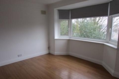 3 bedroom flat to rent, 485 Upper Brentwood Road, Romford