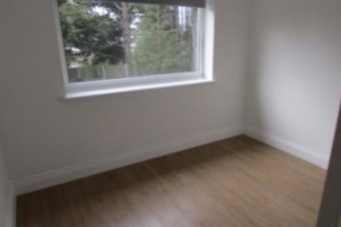 3 bedroom flat to rent, 485 Upper Brentwood Road, Romford