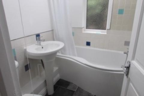 3 bedroom flat to rent, 485 Upper Brentwood Road, Romford