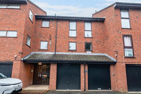 2 bedroom flat for sale, Laleham Road, Shepperton, TW17
