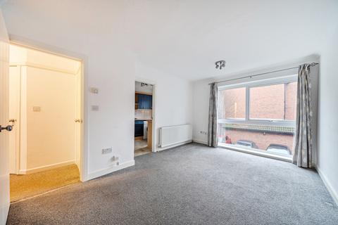 2 bedroom flat for sale, Laleham Road, Shepperton, TW17