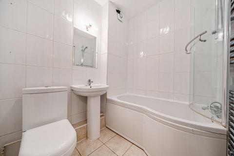 2 bedroom flat for sale, Laleham Road, Shepperton, TW17