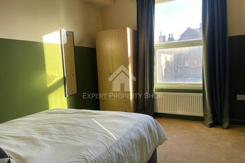 1 bedroom in a house share to rent, *AVAILABLE NOW*  Room 1,   En-suite Room , Commercial Avenue, Beeston