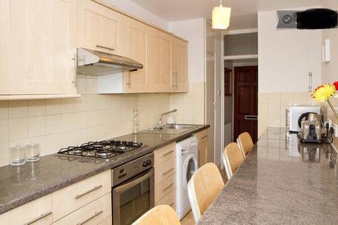 2 bedroom flat to rent, Rosenau Road, London, SW11