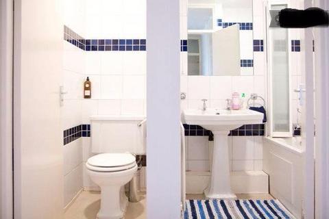 2 bedroom flat to rent, Rosenau Road, London, SW11