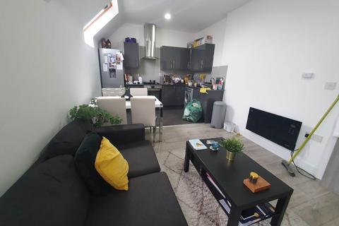 2 bedroom flat to rent, Newfoundland Court, Newfoundland Road , Heath
