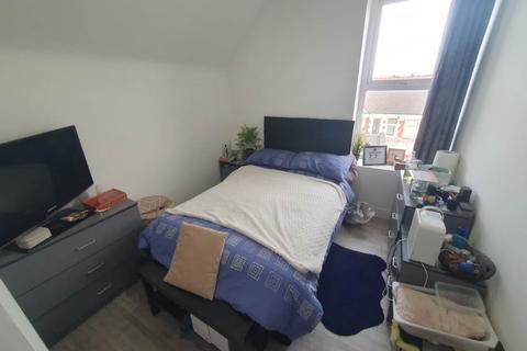 2 bedroom flat to rent, Newfoundland Court, Newfoundland Road , Heath