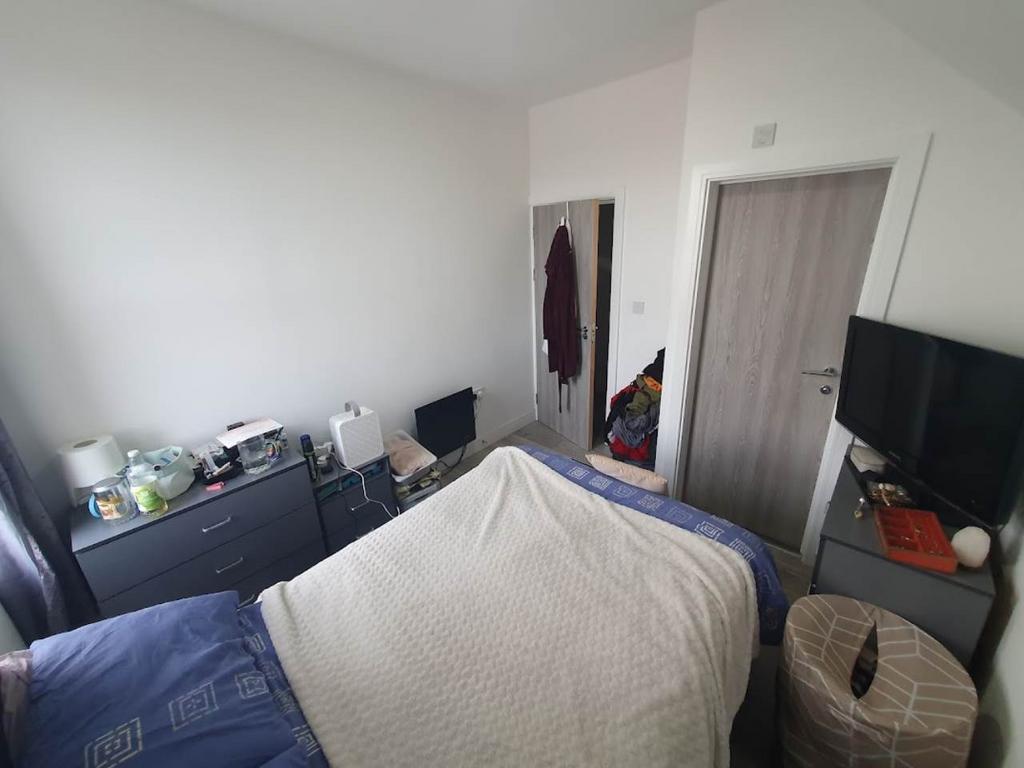 Bedroom 1 Reverse