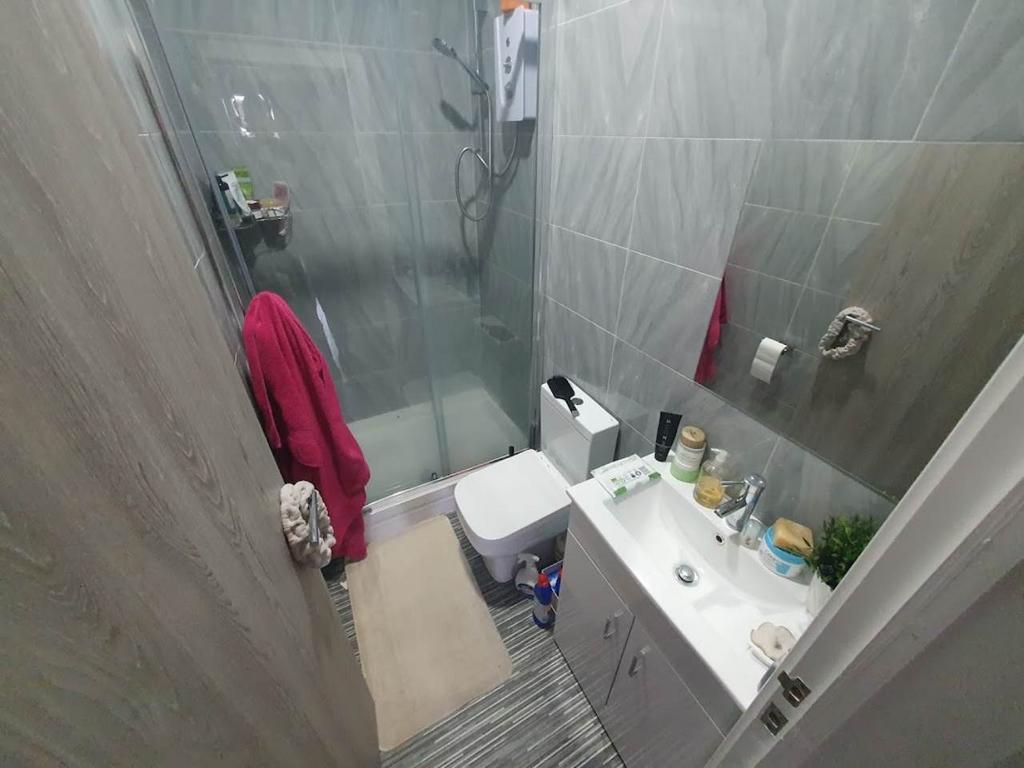 En-Suite 2