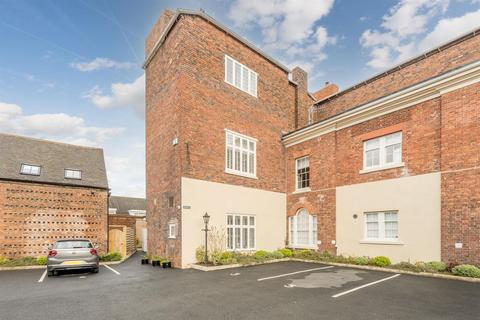 3 bedroom townhouse for sale, Broadfield House, Kingswinford, DY6 9NS