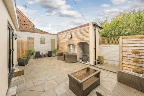 3 bedroom townhouse for sale, Broadfield House, Kingswinford, DY6 9NS