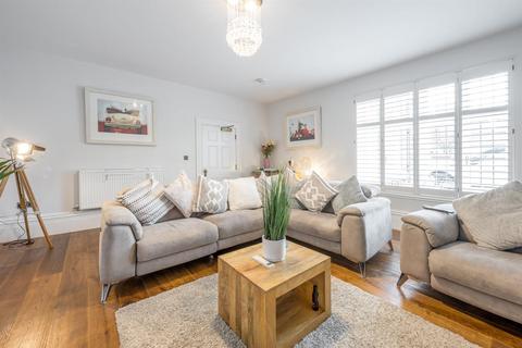 3 bedroom townhouse for sale, Broadfield House, Kingswinford, DY6 9NS