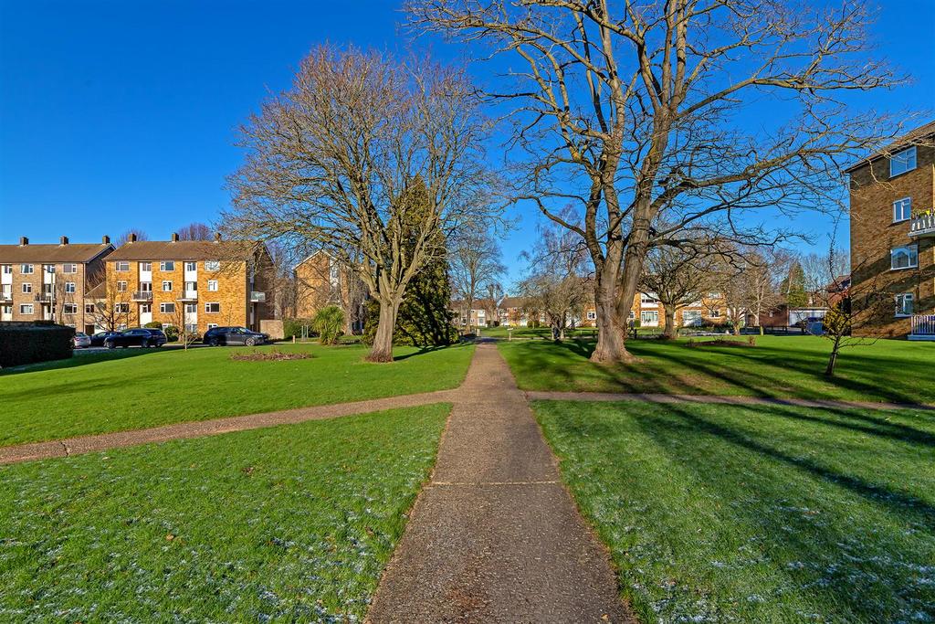 329 The Ridgeway-3.jpg