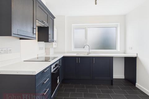 2 bedroom flat to rent, Warren Way, Brighton