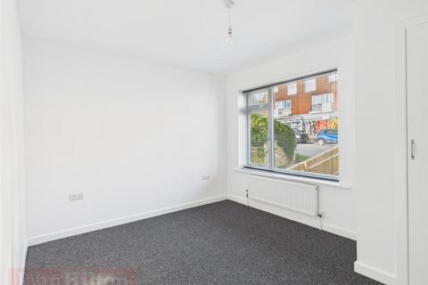 2 bedroom flat to rent, Warren Way, Brighton
