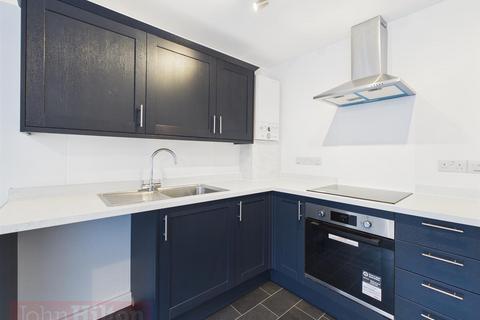 2 bedroom flat to rent, Warren Way, Brighton