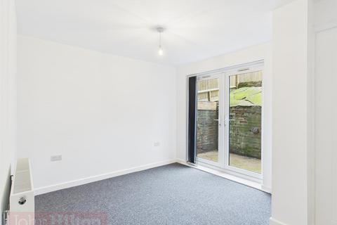 2 bedroom flat to rent, Warren Way, Brighton