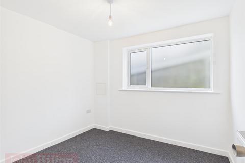 2 bedroom flat to rent, Warren Way, Brighton