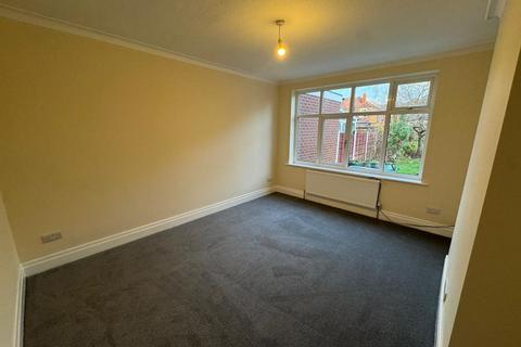 3 bedroom semi-detached house to rent, Beech Grove, Manchester, M14