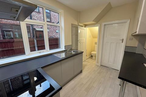 3 bedroom semi-detached house to rent, Beech Grove, Manchester, M14