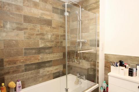 1 bedroom flat to rent, St Saviours Court, Harrow View, Harrow