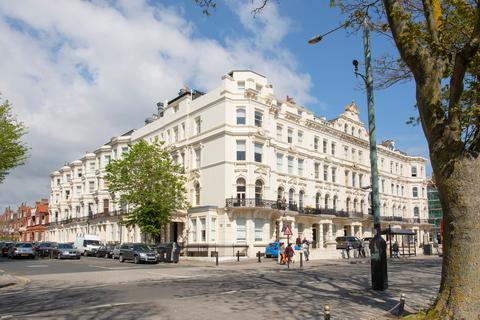 2 bedroom flat to rent, Church Road, Hove, BN3