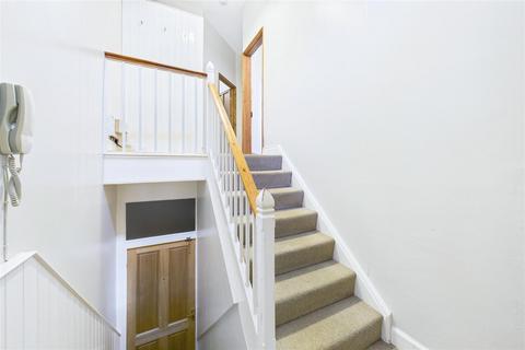 2 bedroom apartment for sale, Moments from Hill Road and Clevedon seafront