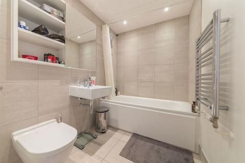 2 bedroom flat for sale, West Carriage House, London SE18