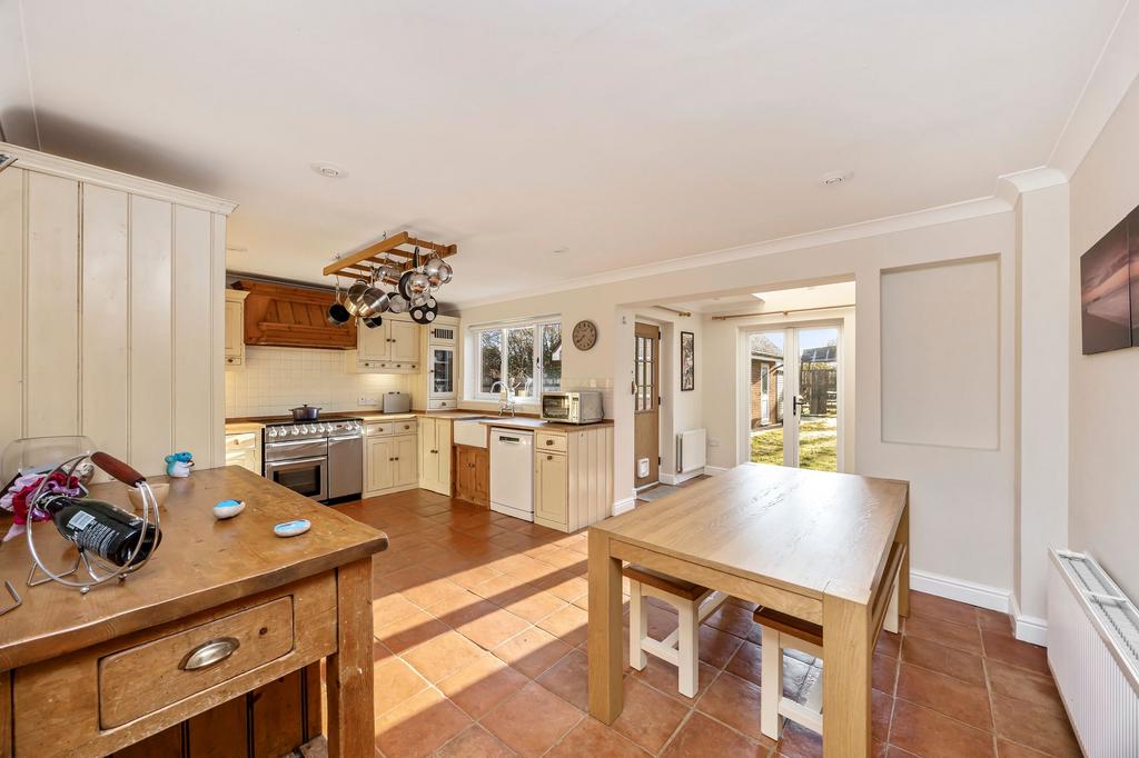 Kitchen/ Breakfast Room