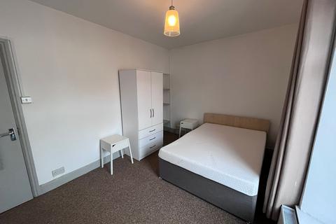 3 bedroom terraced house to rent, 24 Catherine Street Brynmill Swansea