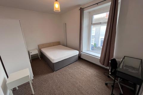 3 bedroom terraced house to rent, 24 Catherine Street Brynmill Swansea