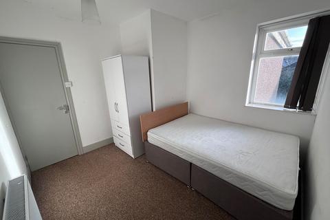3 bedroom terraced house to rent, 24 Catherine Street Brynmill Swansea
