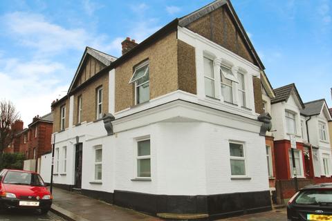 Studio to rent, Chertsey Street, London, SW17