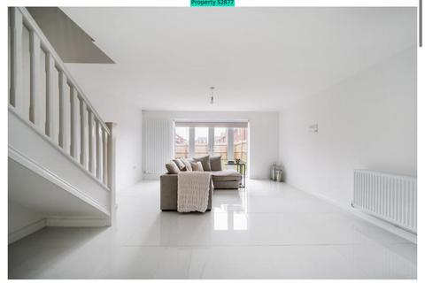 3 bedroom semi-detached house to rent, Norton Road, Worsley, Manchester, M28 1PR