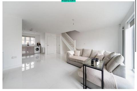 3 bedroom semi-detached house to rent, Norton Road, Worsley, Manchester, M28 1PR