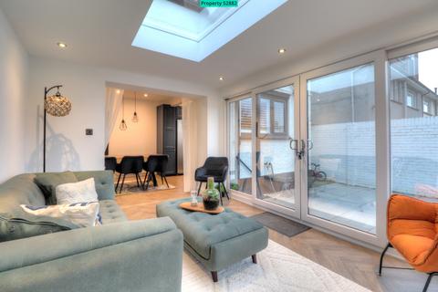 3 bedroom semi-detached house for sale, Gobions Avenue, Romford, RM5