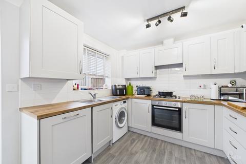 3 bedroom semi-detached house for sale, Grange View, North Lincolnshire DN15