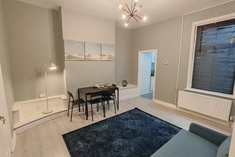 3 bedroom terraced house to rent, Shepherd Street, Sunderland SR4