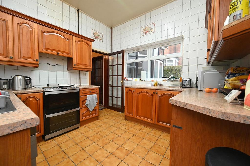 Kitchen1.JPG
