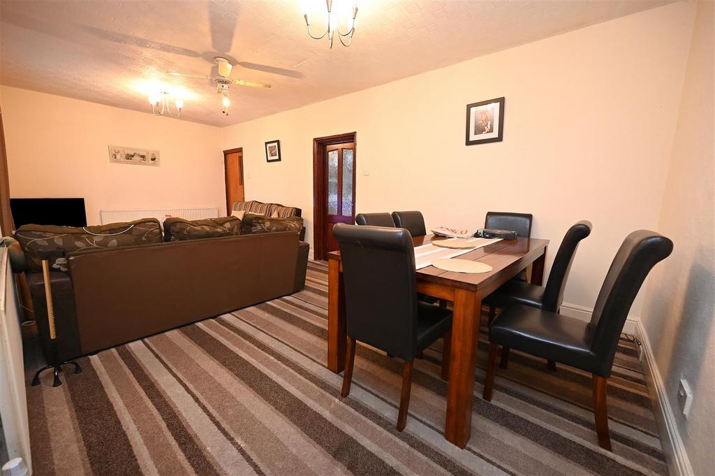 Sitting room2..jpg