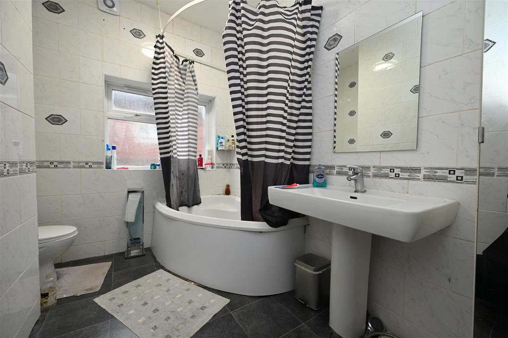 Bathroom.JPG